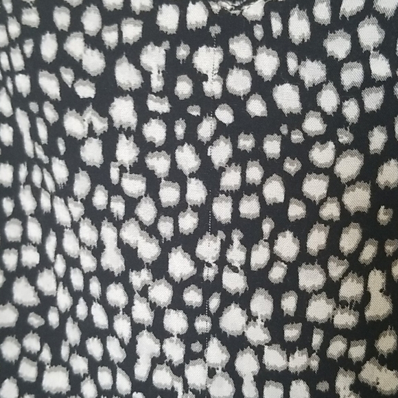 Old navy XS rayon black and white sleeveless blouse - Picture 7 of 7